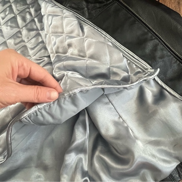 Wilsons Black Leather Jacket Women’s XL Full Zip Insulated Classic Edgy Chic - Picture 12 of 13